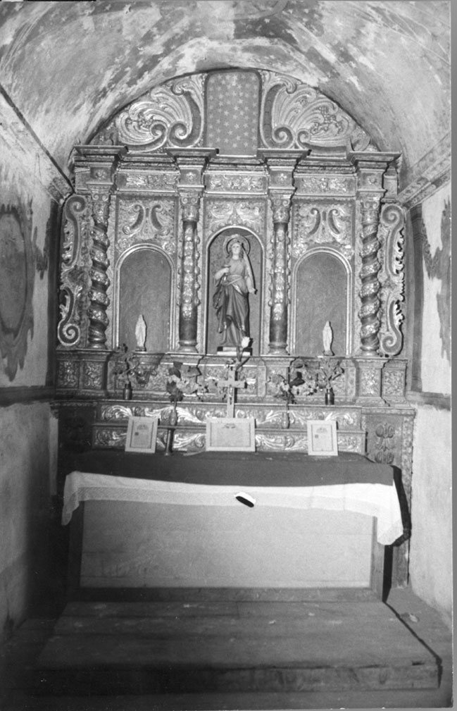 Altar lateral i retaule de l'església parroquial de Sant Julià. 