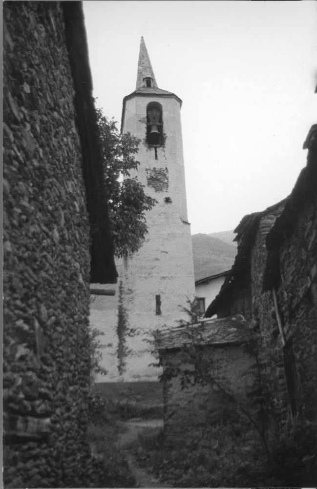 Campanar vuitavat de l'església parroquial de Sant Esteve.