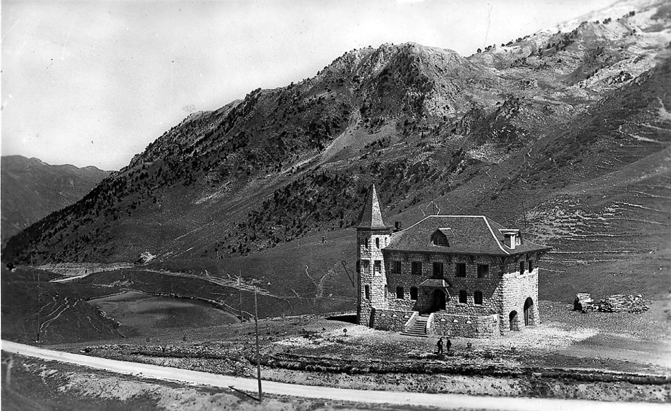 Cap del Port de la Bonaigua. Vista del xalet-refugi de la 