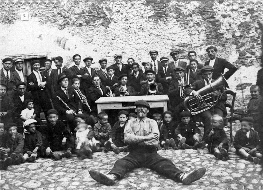 Banda de música a la Festa major de Gessa. Antonio Cortés entre ells.