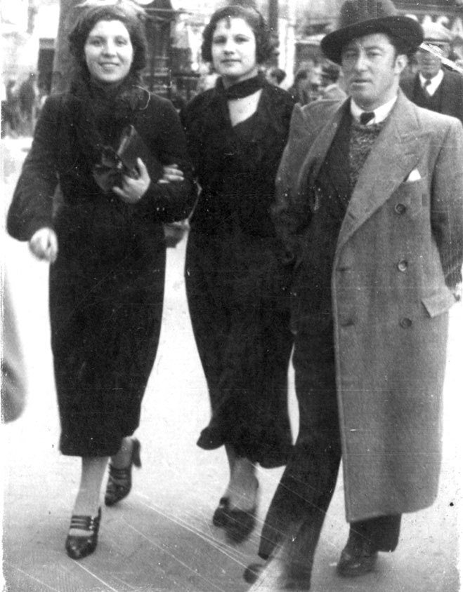 Antonio Cortés, Maria i Pepita Juanmartí a Barcelona.