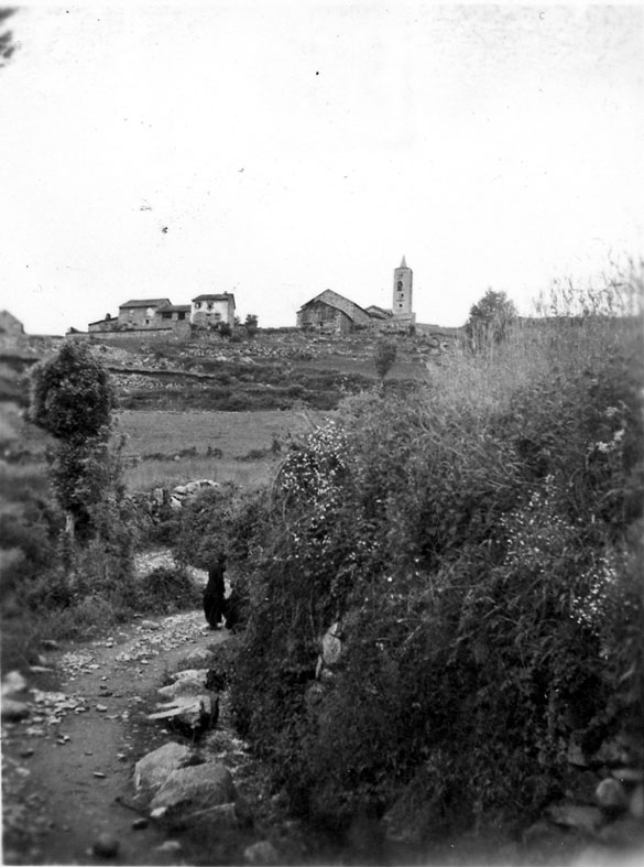 Vista de Son des del camí vell d'Esterri a Son.