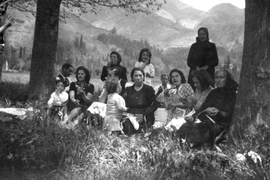 Família Cortina i amics a l'aplec de Santa Maria d'Àneu.