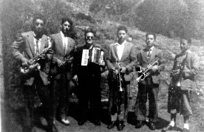 Antonio Cortés amb la banda de música.