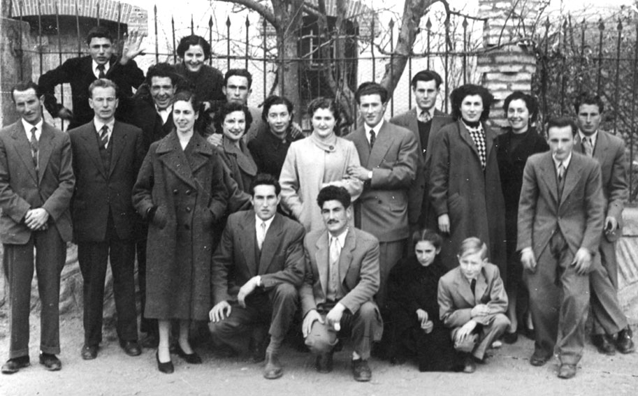 Jovent al casament de Marcelino Castellarnau i Dolores Diu a Esterri.