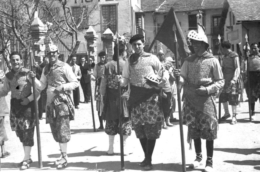 Processó dels Armats amb Josep Maria Cortés, noi de Casa Fusteret i Jordi Bardella, Víctor de Meleta.