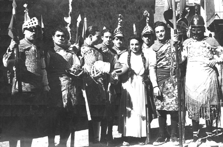 Grup d'armats, amb Maria de Casa Mir de samaritana.