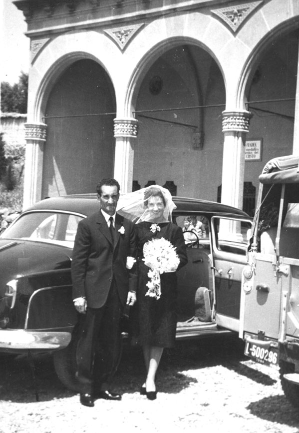 Anita Cortina Juanmartí amb el seu pare el dia del seu casament a Balaguer.