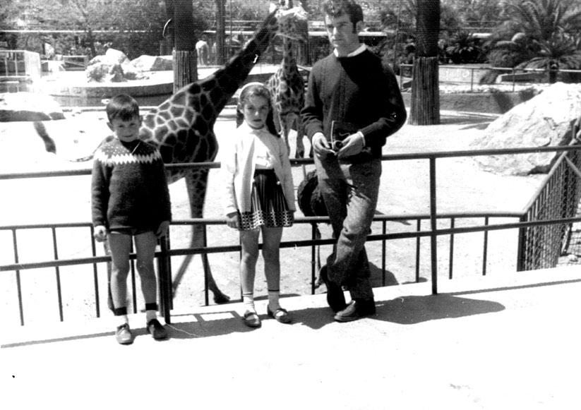 Al Zoo de Barcelona. Personatges d'esq. a dreta: Carlos Cortina, Marta Cortina i Joan Cortina. 