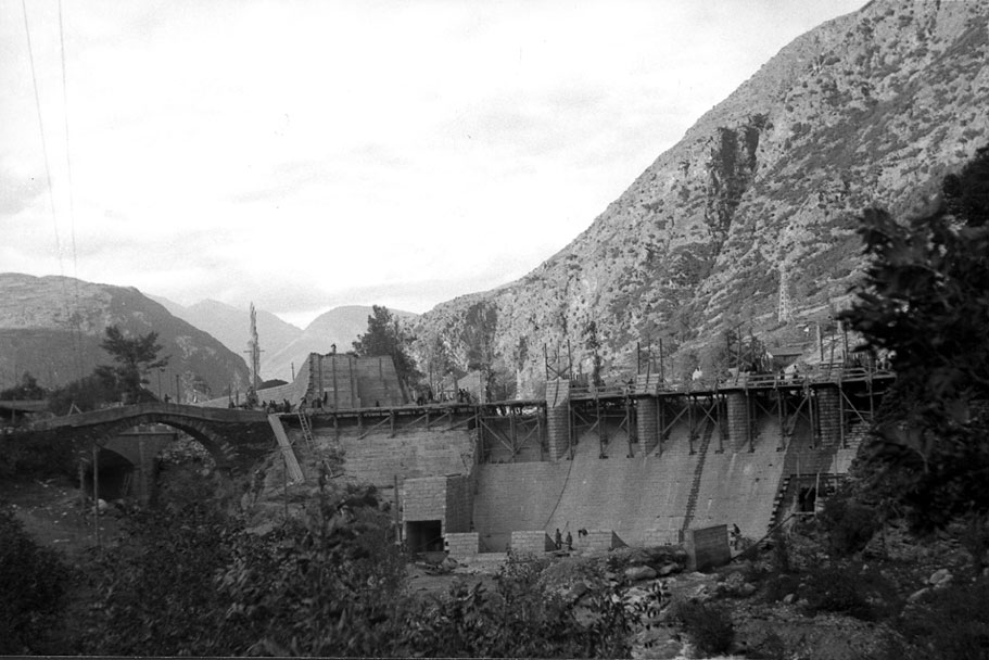 Construcció de la Presa de la Torrassa.