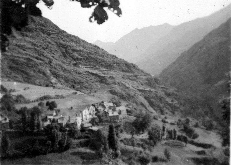 Vista general d'Àrreu des del camí que va a Sorpe.