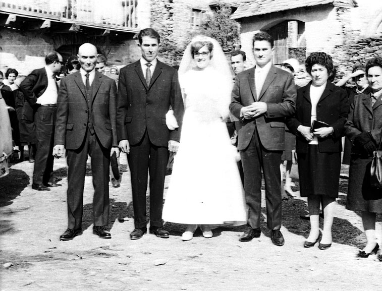 <p>Casament de Carme Garcia i Ignasi Bruna. Ignasi Bruna Ticó, Joan Garcia Roset, els nuvis, Maria Gran Arnalot i Rafaela Ruf Molné.</p>