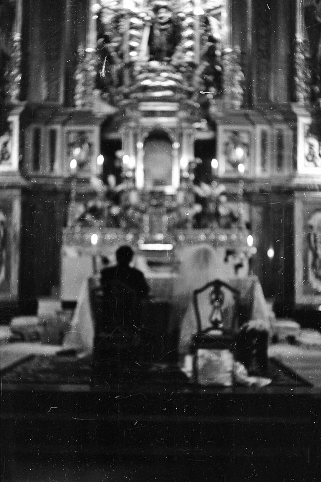 Casament de Ramón Solé i Pilar Roquet a l'església de la mare de Déu de Vall de Flors.