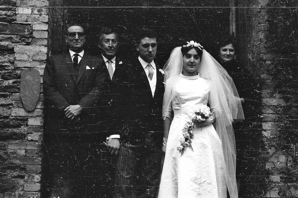 Casament de Jordi Bardella i Carme de Castellarnau. Enric Bardella, Ignasi de Castellarnau, Jordi Bardella, Carme de Castellarnau i Carmeta Juncàs.