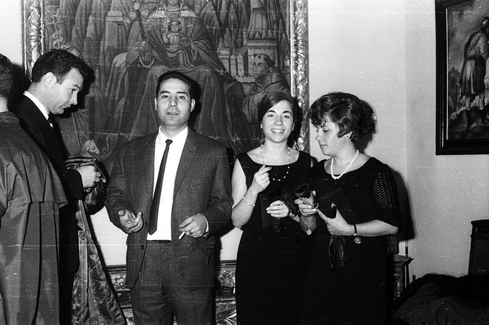 Casament de Jordi Bardella i Carme de Castellarnau. Iglesias, Josep V. Tarrado, Conxita i Lolita de Maçano.