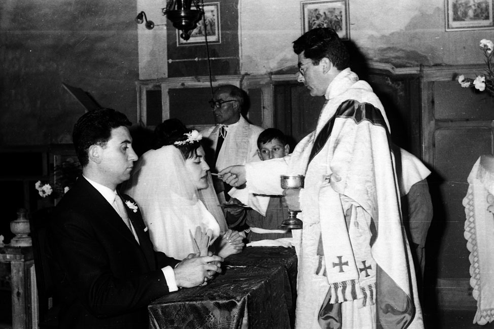 Casament de Jordi Bardella i Carme de Castellarnau a l'església d'Alins.