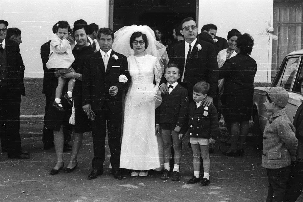 Casament de Teresa Ticó i Xavier Vilasetru. Les nuvis amb la família de Tonet de Ton.