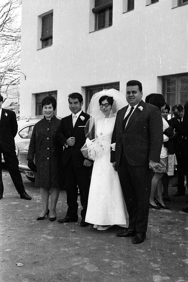 Casament de Teresa Ticó i Xavier Vilasetru. Uns amics de Manresa Pere i Maria.