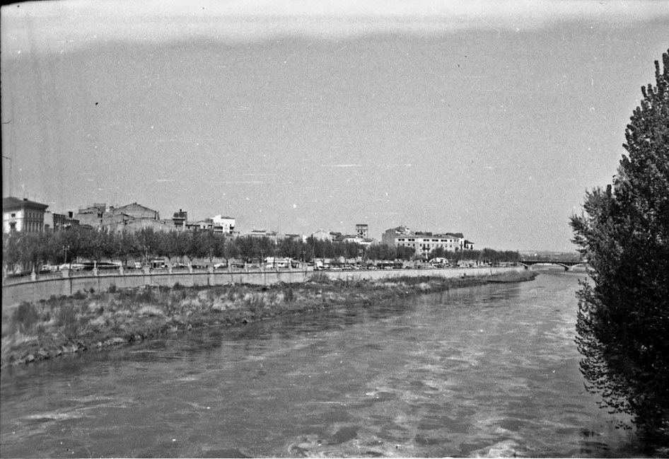 Vista de Lleida i el riu Segre.