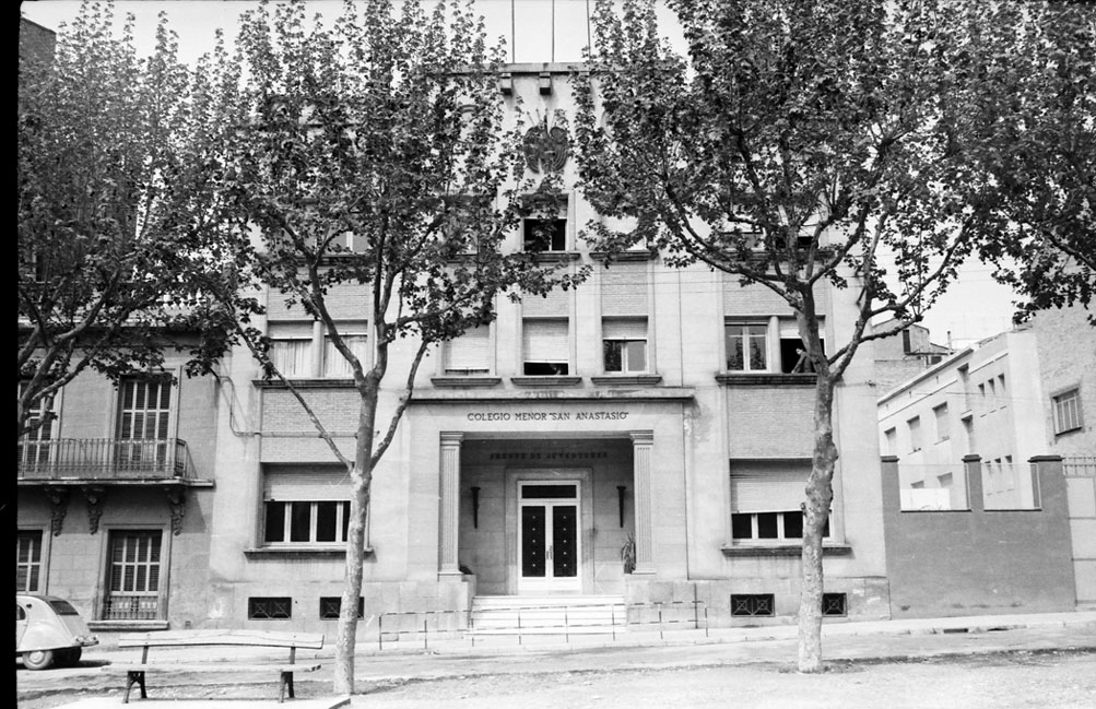 Colegio menor San Anastasio a la rambla d'Aragó, ara es residència d'estudiants.