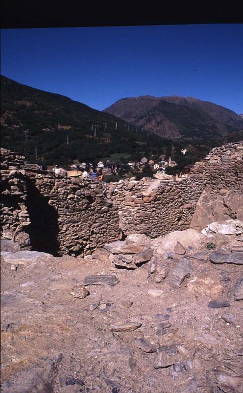 <p>Excavacions al Castell de València d'Àneu</p>