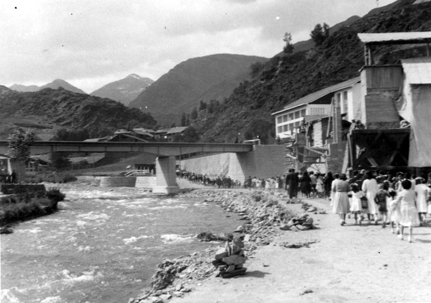 Tornant de l'aplec a Santa Maria. Pont de la central.