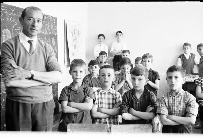 Grup escolar amb el mestre Frigola.