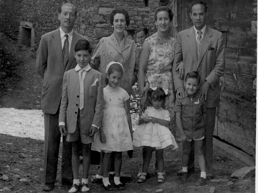 Ambrosi Frigola amb la seva dona Lola i Andreu Picolo constansa, amb la seva dona, els seus fills: Alberto, Marta, Roser i Jordi.