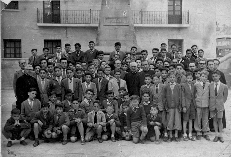 Grup dels escolapis de Tàrrega a Peralta de la sal, on va nèixer Josep de Calasanz.