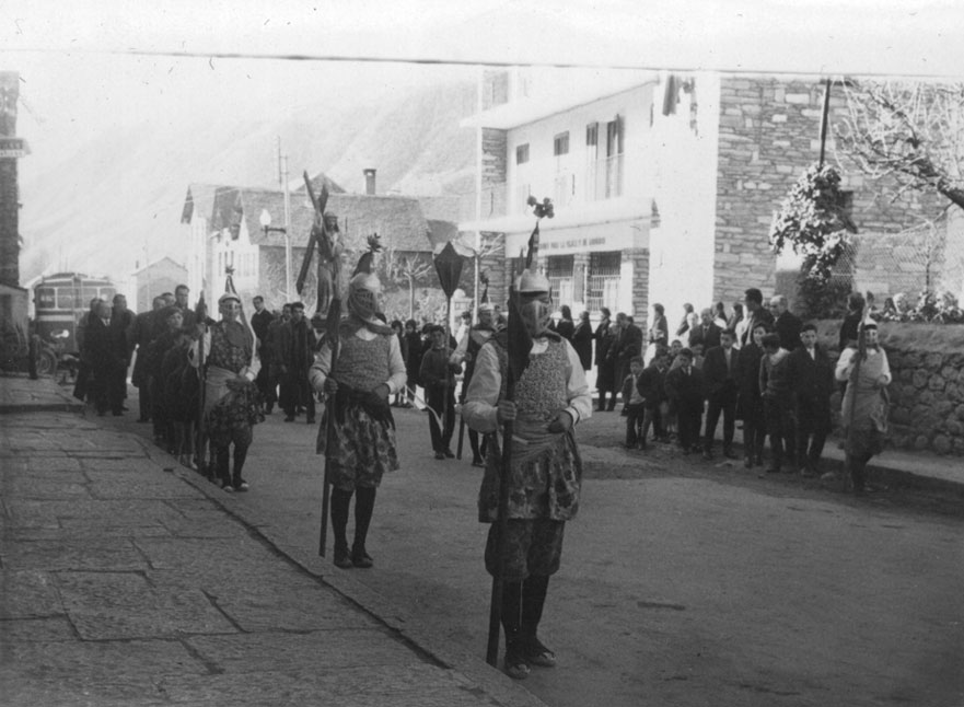 Festa dels armats per Setmana Santa a Esterri d ‘Àneu.