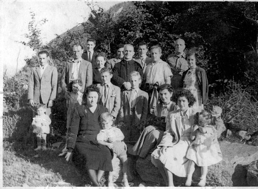 Grup familiar de casa Mossèn Joan.