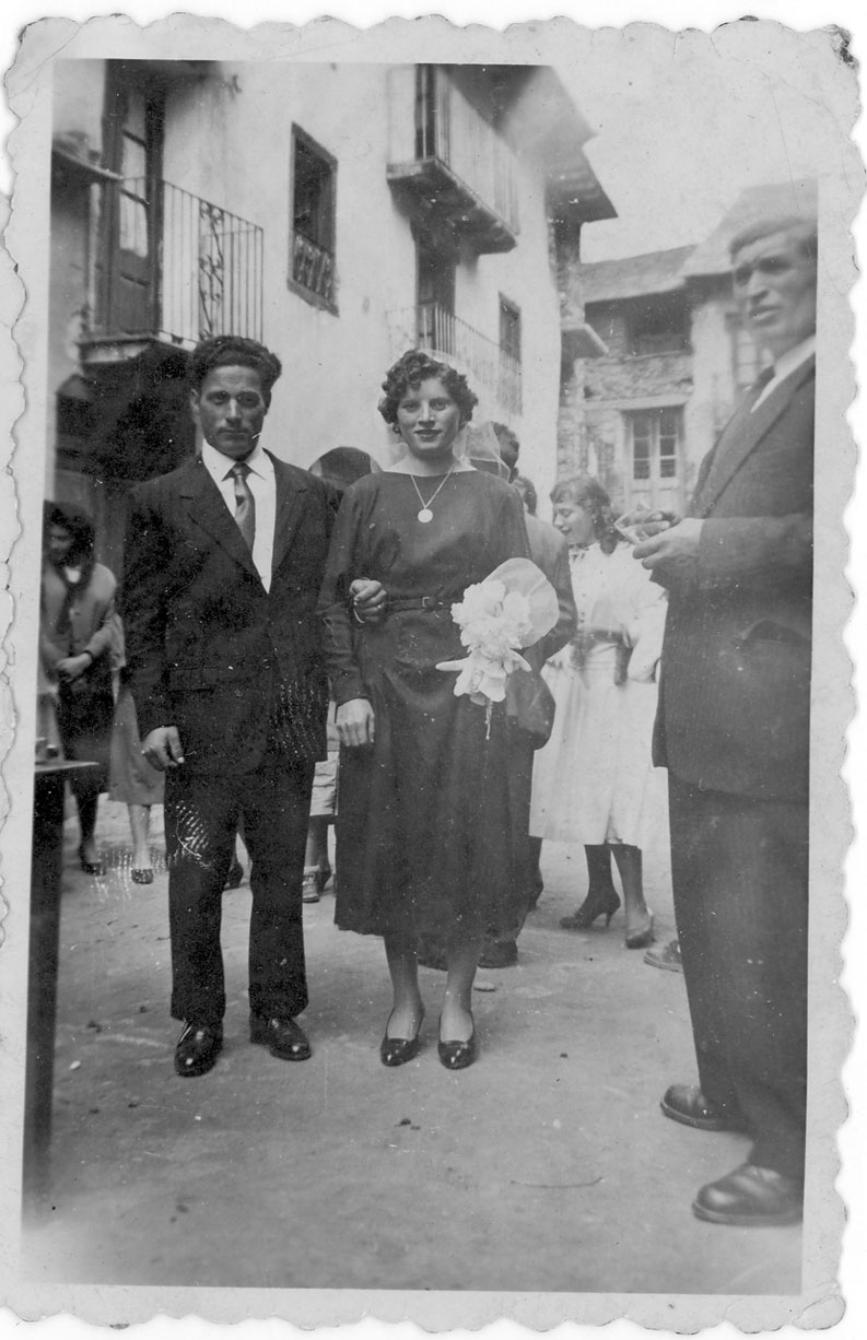 <p>Boda de Remei de casa Codony i Ramiro, al costat el pare de la nuvia Antonio Ramon</p>