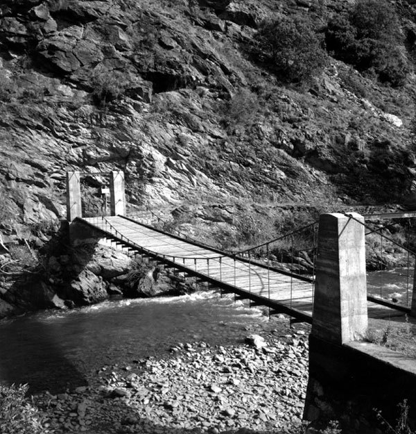 Pont penjant a Sant Romà.