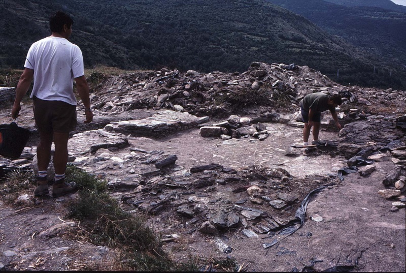 <p>Excavacions al Castell de València d'Àneu</p>