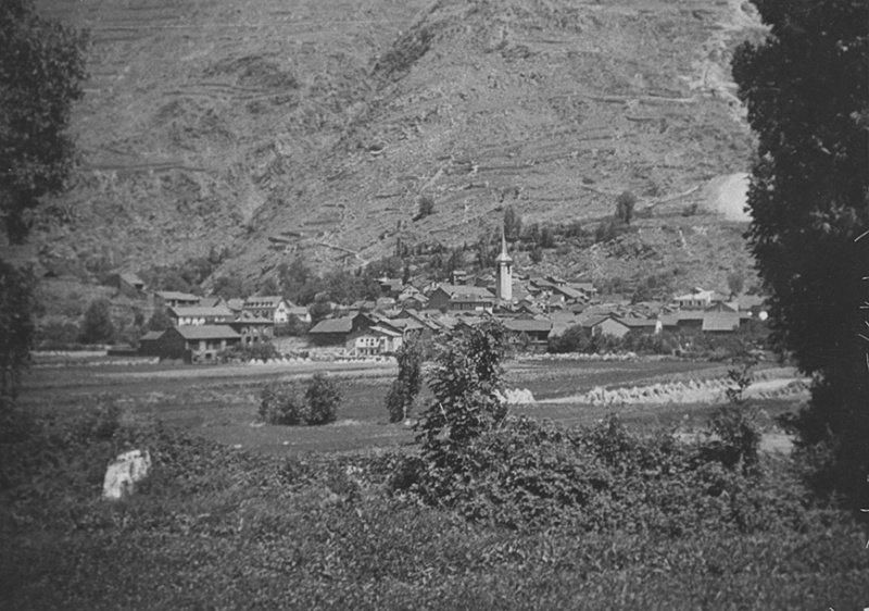 <p>Vista d’Esterri d’Àneu des de la Torrassa a la Guingueta d'Àneu.</p>