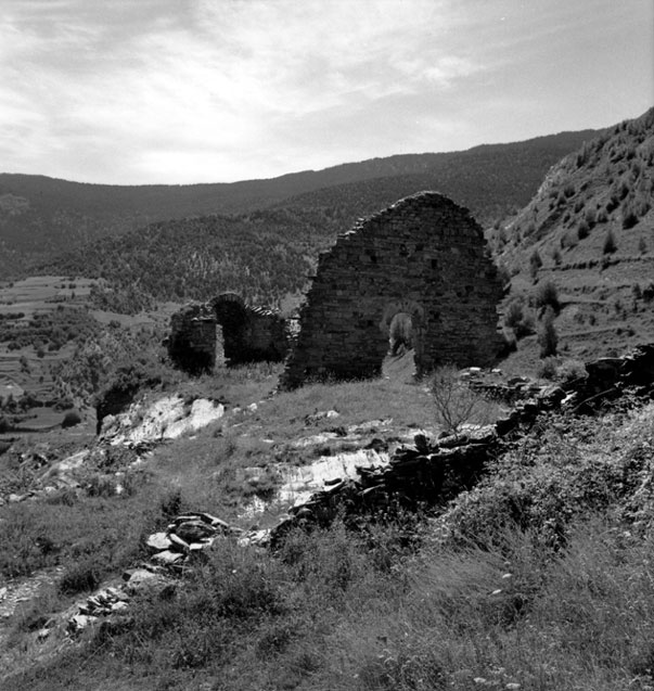 Ruïnes de l'església de Sant Bartomeu.