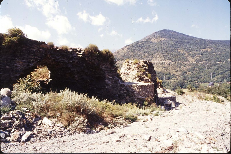 <p>Excavacions al Castell de València d'Àneu</p>