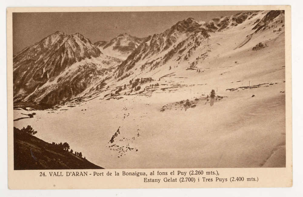 <p>Port de la Bonaigua, al fons el Puy (2260 mts), Estany Gelat (2700 mts) i Tres Puys (2400 mts)</p>