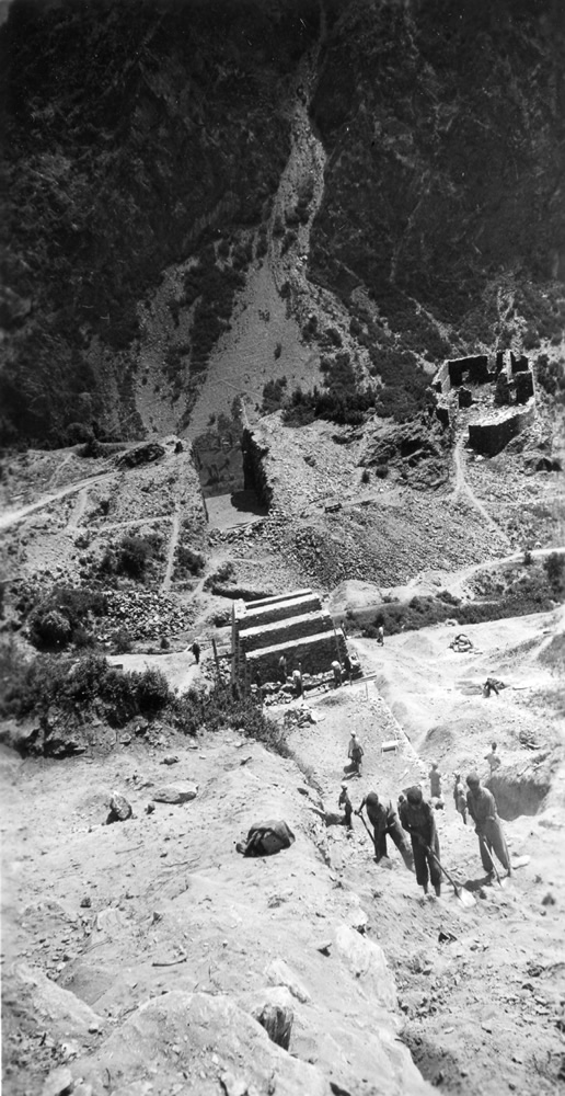 Bajada tuberías en barranco 