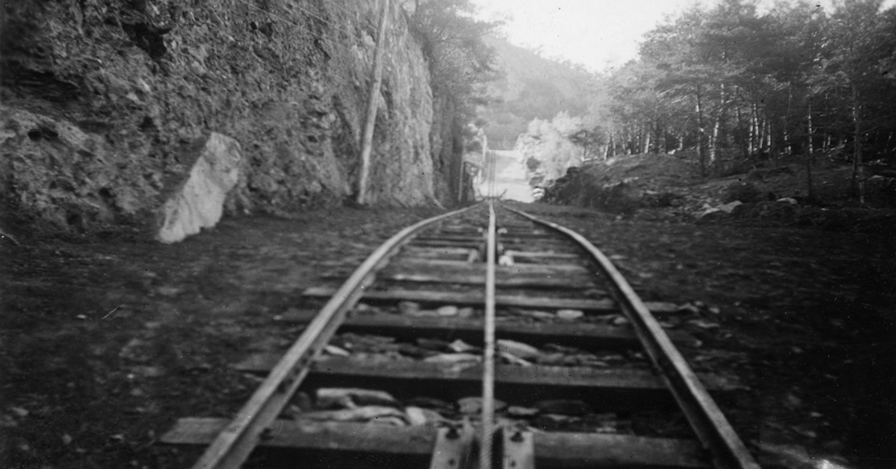 Bajada tuberías. Explanación y funicular terminado