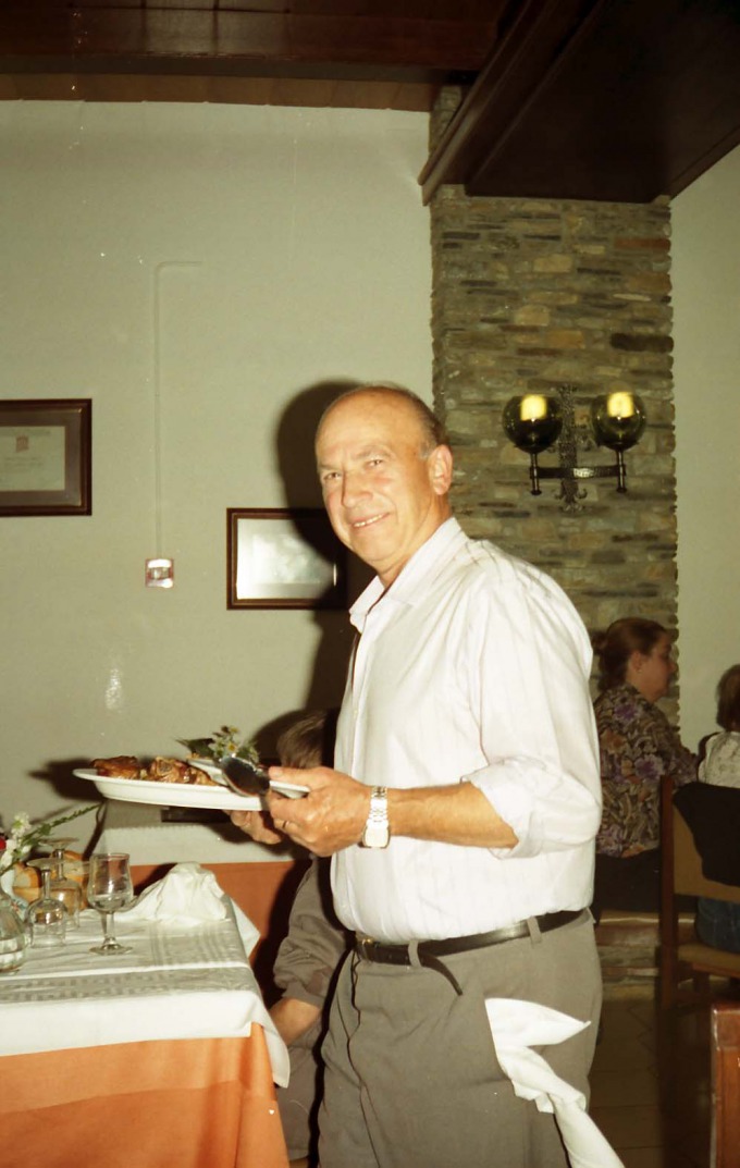 <p>Josep Llena al restaurant de La Bonaigua a València d'Àneu (casa Cremat)</p>